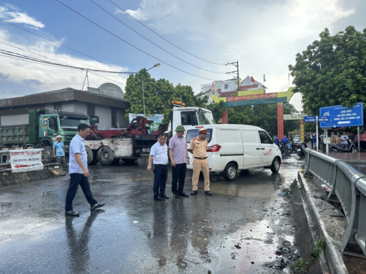 hình ảnh vụ tai nạn giao thông nghiêm trọng khiến 4 người tử vong tại chỗ